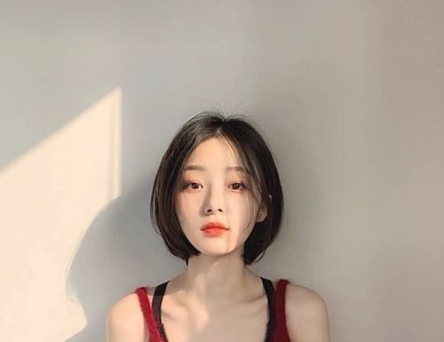 “Quên luôn tuổi thật” với loạt mẫu tóc ngắn ngang cằm trẻ trung, xinh xắn