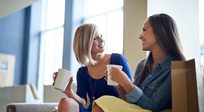 QUÝ CÔ VĂN PHÒNG KHÔNG NÊN …NGỒI BẮT CHÉO CHÂN QUÝ CÔ VĂN PHÒNG KHÔNG NÊN …NGỒI BẮT CHÉO CHÂN