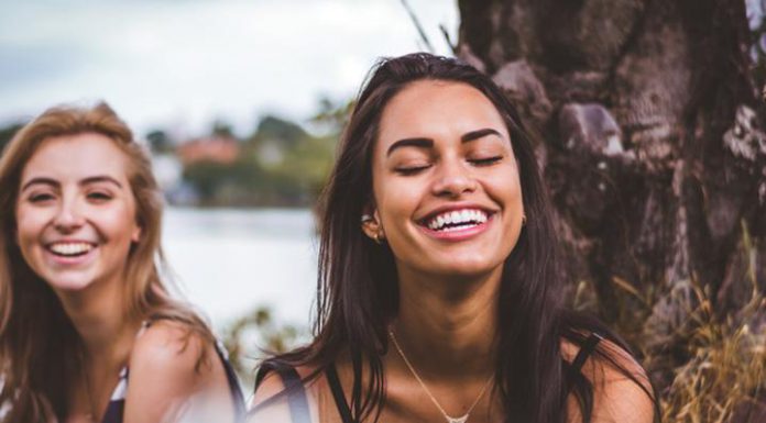 Hàm răng trắng sáng chỉ với những mẹo đơn giản Hàm răng trắng sáng chỉ với những mẹo đơn giản