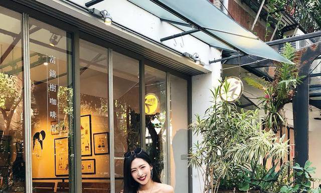Mix đồ đỉnh cao, tạo dáng dẳng cấp như cô nàng này thì khối anh theo mất !!