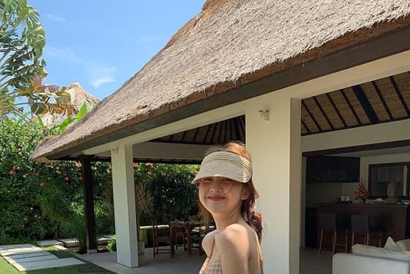 Đi nghỉ mát hè này mà thiếu mũ cói nửa đầu thì style của bạn sẽ bị thiệt vài phần sành điệu đấy! Đi nghỉ mát hè này mà thiếu mũ cói nửa đầu thì style của bạn sẽ bị thiệt vài phần sành điệu đấy!