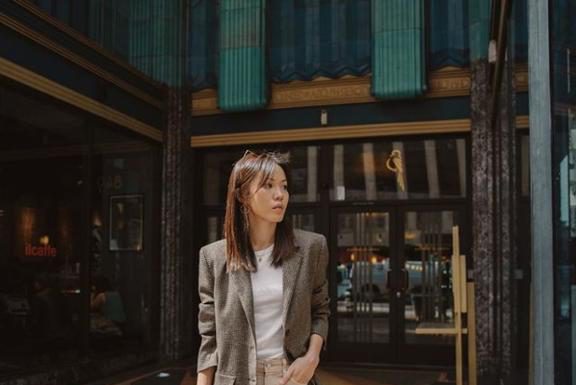 Cô nàng stylish này sẽ giúp các cô nàng CÔNG SỞ có thêm nhiều gợi ý trang phục khi đi làm hơn nè!!