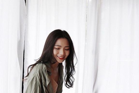 Muôn kiểu phối sơ mi oversize cho diện mạo cá tính tuyệt đối Muôn kiểu phối sơ mi oversize cho diện mạo cá tính tuyệt đối