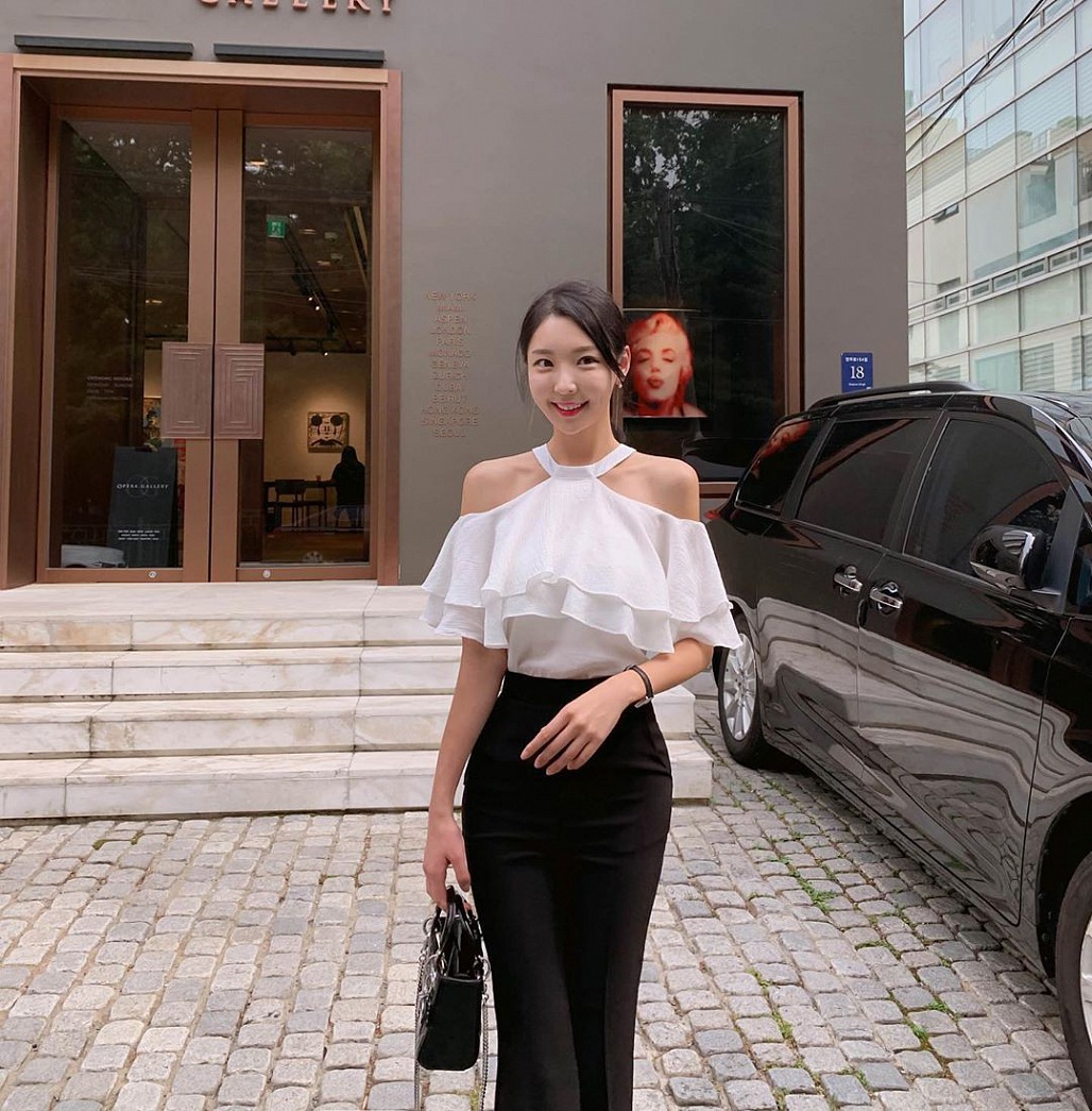 Street style Châu Á: Toàn tập là màu trắng, bộ nào bộ nấy đều đẹp và dễ mặc Street style Châu Á: Toàn tập là màu trắng, bộ nào bộ nấy đều đẹp và dễ mặc