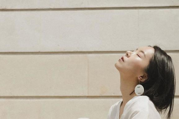 Bạn sẽ hối hận nếu không thử style tối giản, bởi đây là cách nhanh nhất giúp mọi chị em mặc đẹp và sang 365 ngày Bạn sẽ hối hận nếu không thử style tối giản, bởi đây là cách nhanh nhất giúp mọi chị em mặc đẹp và sang 365 ngày