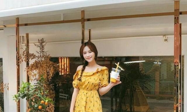 ĐỒ LỆCH VAI khoe vai ÚP ÚP MỞ MỞ khiến chàng NGẤT NGẤT NGÂY NGÂY! ĐỒ LỆCH VAI khoe vai ÚP ÚP MỞ MỞ khiến chàng NGẤT NGẤT NGÂY NGÂY!