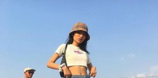 Phối quần jeans siêu chất bất chấp cả thời tiết với sơmi, áo thun và crop top
