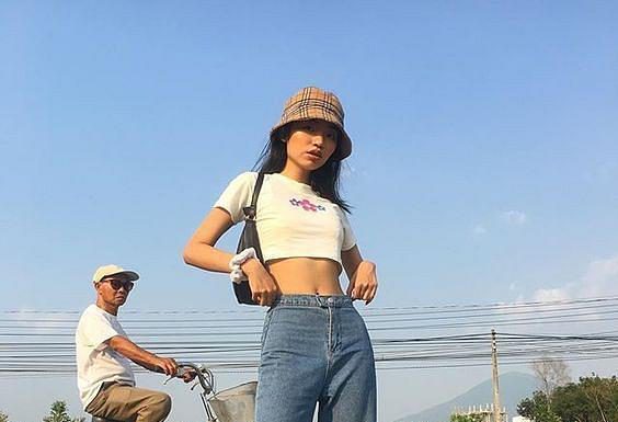 Phối quần jeans siêu chất bất chấp cả thời tiết với sơmi, áo thun và crop top Phối quần jeans siêu chất bất chấp cả thời tiết với sơmi, áo thun và crop top