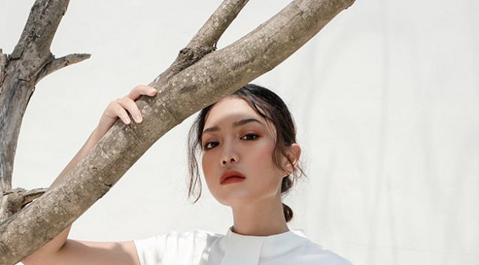 Những cô nàng tuổi 30 muốn trẻ hóa style đi làm: Xem ngay 22 mẫu áo blouse siêu xinh đến từ các thương hiệu Việt này