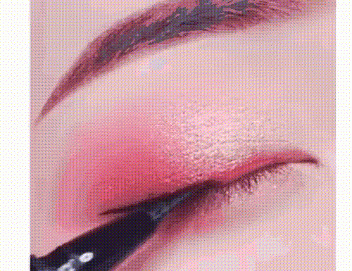 KẺ EYELINER ĐIÊU LUYỆN CHỈ VỚI 1 CHIẾC TĂM: MẮT TO TRÒN, SẮC SẢO, ĐẢM BẢO XINH LUNG LINH KẺ EYELINER ĐIÊU LUYỆN CHỈ VỚI 1 CHIẾC TĂM: MẮT TO TRÒN, SẮC SẢO, ĐẢM BẢO XINH LUNG LINH