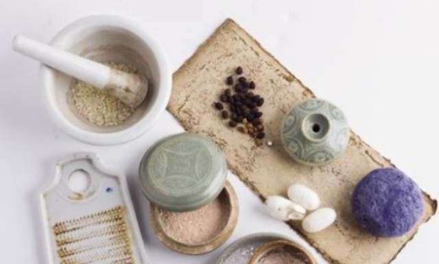 Lạ lùng chuyện dùng tỏi và ngải để làm thành phần mỹ phẩm của phụ nữ Hàn thời cổ đại Lạ lùng chuyện dùng tỏi và ngải để làm thành phần mỹ phẩm của phụ nữ Hàn thời cổ đại