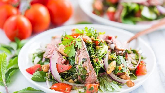 Làm ngay salad bò cho thực đơn ăn kiêng của gia đình Làm ngay salad bò cho thực đơn ăn kiêng của gia đình