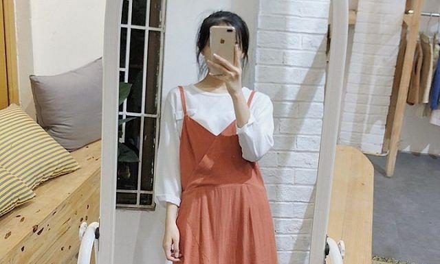 Muôn kiểu mix áo phông với váy 2 dây làm điêu đứng các nàng Muôn kiểu mix áo phông với váy 2 dây làm điêu đứng các nàng