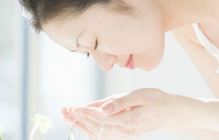 MUỐN CÓ MỘT LÀN DA ĐẸP KHÔNG KHÓ CHÚT NÀO, CHỈ CẦN RỬA MẶT ĐÚNG CÁCH THẾ NÀY THÔI MUỐN CÓ MỘT LÀN DA ĐẸP KHÔNG KHÓ CHÚT NÀO, CHỈ CẦN RỬA MẶT ĐÚNG CÁCH THẾ NÀY THÔI