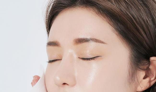 Ngại dùng dầu dưỡng vì sợ nhờn dính, ấy là bạn chưa biết đến 11 sản phẩm sau mà thôi Ngại dùng dầu dưỡng vì sợ nhờn dính, ấy là bạn chưa biết đến 11 sản phẩm sau mà thôi
