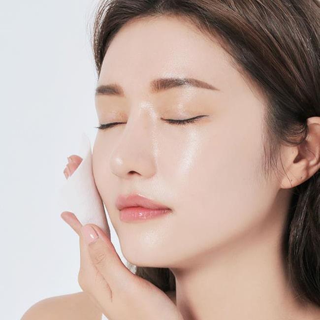 Ngại dùng dầu dưỡng vì sợ nhờn dính, ấy là bạn chưa biết đến 11 sản phẩm sau mà thôi Ngại dùng dầu dưỡng vì sợ nhờn dính, ấy là bạn chưa biết đến 11 sản phẩm sau mà thôi