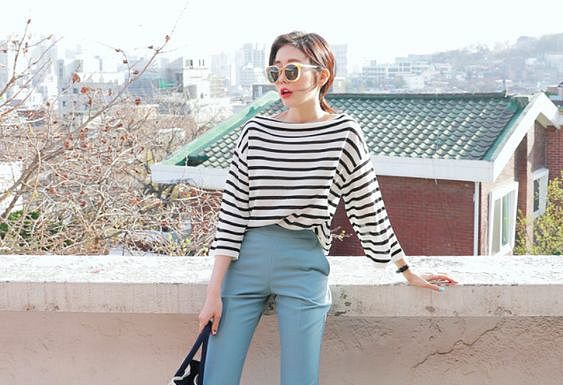 Dù có bao nhiêu mùa mới đến, áo phông vẫn là món đồ cần có ít nhất vài chiếc trong tủ Dù có bao nhiêu mùa mới đến, áo phông vẫn là món đồ cần có ít nhất vài chiếc trong tủ