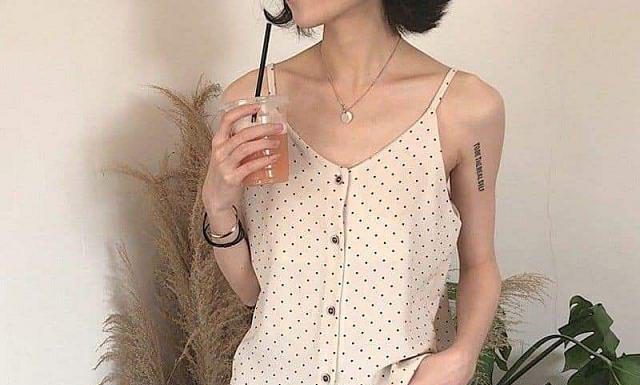 Tranh thủ diện nốt áo 2 dây trước khi mùa thu gõ cửa Tranh thủ diện nốt áo 2 dây trước khi mùa thu gõ cửa