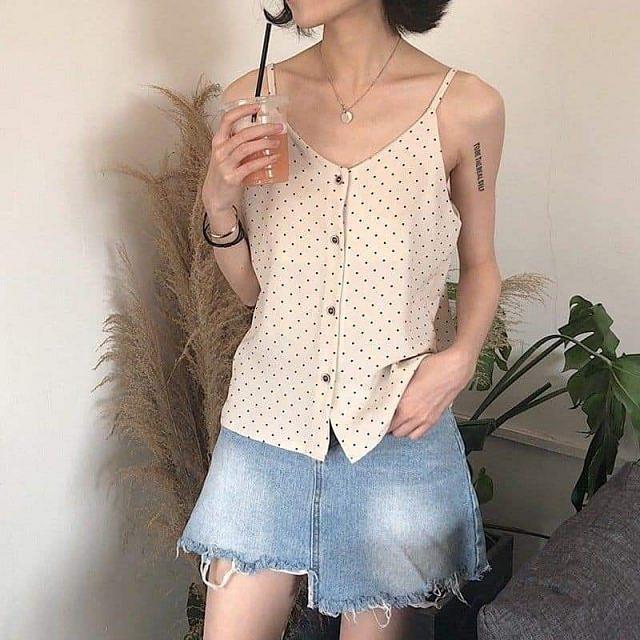 Tranh thủ diện nốt áo 2 dây trước khi mùa thu gõ cửa Tranh thủ diện nốt áo 2 dây trước khi mùa thu gõ cửa