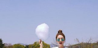 “Giày nào váy ấy” mẫu nào cũng xinh nhưng combo sneakers + chân váy lại cá tính khác biệt