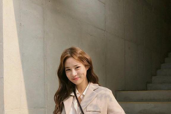 Ai cũng biết blazer dễ mặc, nhưng mặc sao cho hợp với dáng người mới là điều quan trọng Ai cũng biết blazer dễ mặc, nhưng mặc sao cho hợp với dáng người mới là điều quan trọng
