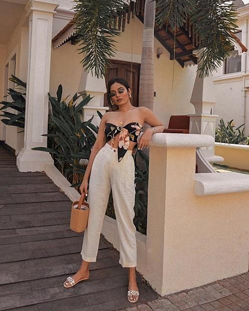 Buộc khăn thành áo: Hot trend hay và tiện của hè 2019 Buộc khăn thành áo: Hot trend hay và tiện của hè 2019