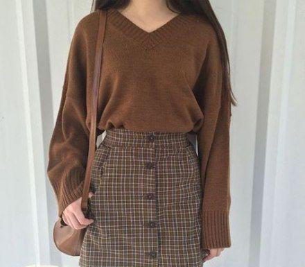 Trẻ trung, năng động với áo len cổ V trong thời tiết thu đông Trẻ trung, năng động với áo len cổ V trong thời tiết thu đông
