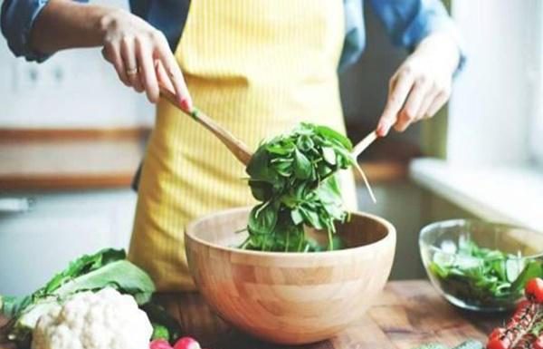 Đâu là nguyên nhân khiến da mặt chảy xệ?