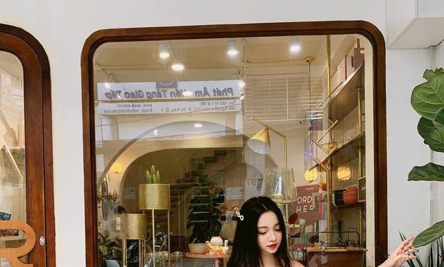 Áo lệch vai- item cho nàng muốn khoe bờ vai gợi cảm đây nè! Áo lệch vai- item cho nàng muốn khoe bờ vai gợi cảm đây nè!