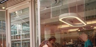 Sài Gòn cứ việc âm u, chị em ngoài 30 muốn rạng rỡ cứ diện mấy gam màu này