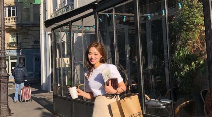 Áo phông màu trung tính chính là bảo bối của nàng ngoài 30 tuổi: Vừa trẻ trung, vừa không sợ bị “cưa sừng làm nghé” Áo phông màu trung tính chính là bảo bối của nàng ngoài 30 tuổi: Vừa trẻ trung, vừa không sợ bị “cưa sừng làm nghé”