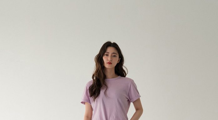 Bảo chứng cho vẻ sành điệu là combo áo phông – quần jeans với 15 ý tưởng diện mãi không biết chán này Bảo chứng cho vẻ sành điệu là combo áo phông – quần jeans với 15 ý tưởng diện mãi không biết chán này