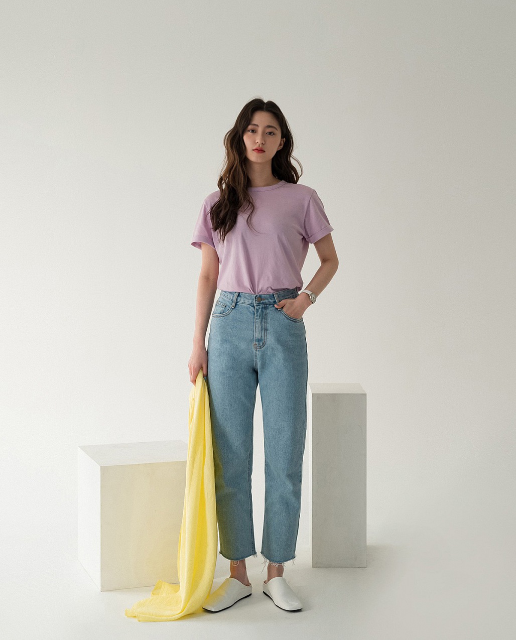Bảo chứng cho vẻ sành điệu là combo áo phông – quần jeans với 15 ý tưởng diện mãi không biết chán này Bảo chứng cho vẻ sành điệu là combo áo phông – quần jeans với 15 ý tưởng diện mãi không biết chán này