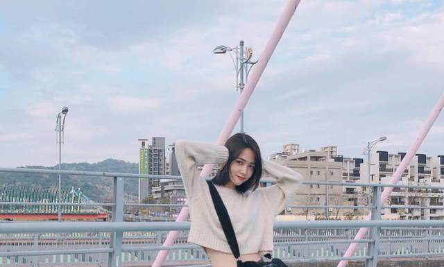 Học hỏi gái TRUNG diện đồ xuống phố đẹp không đùa được đâu! Học hỏi gái TRUNG diện đồ xuống phố đẹp không đùa được đâu!