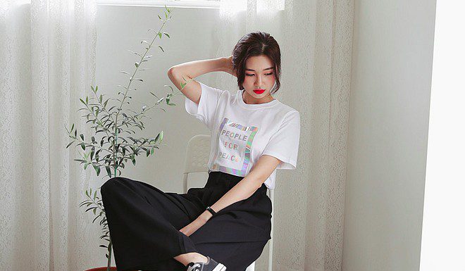 Mách bạn 6 công thức mix áo phông sao cho sành điệu và bớt nhàm chán Mách bạn 6 công thức mix áo phông sao cho sành điệu và bớt nhàm chán