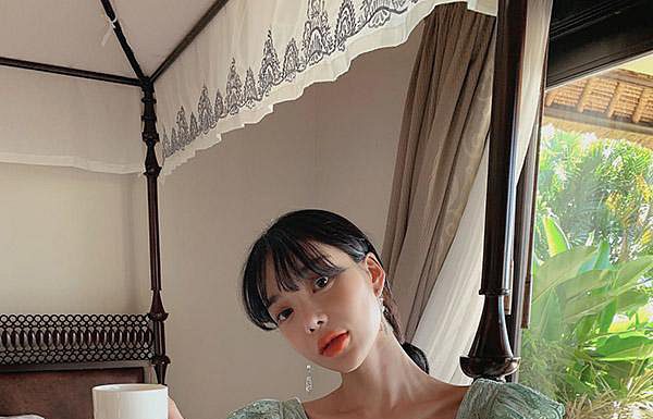 Cứ bảo mùa hè là ác mộng, đó là bởi chị em bỏ qua 4 mẫu áo mát rượi này